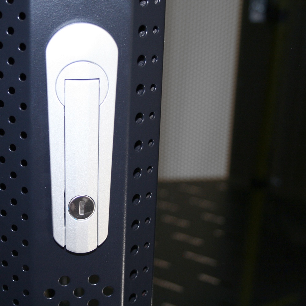 Rack Tech RTX6042V - 42RU 600w 1000d Vented Front and Rear Door - Image 5